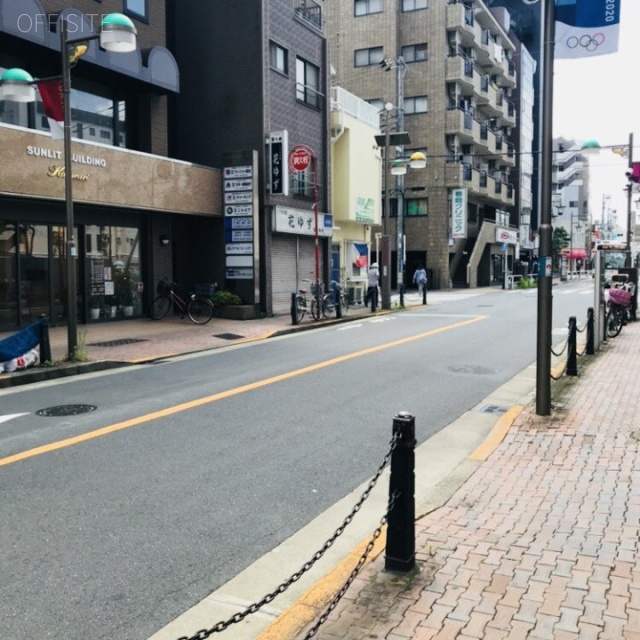 サンリット亀有 ビル前面道路