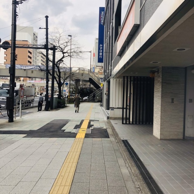 塚田ビル　ビル前面道路
