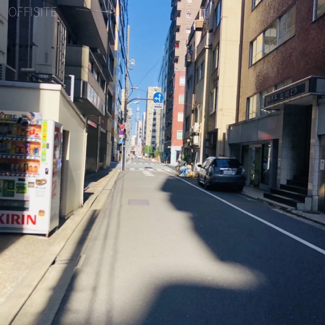 日本橋吉泉ビル ビル前面道路