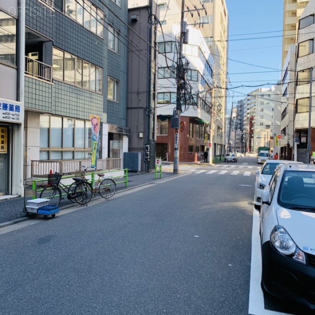 直平ビル ビル前面道路