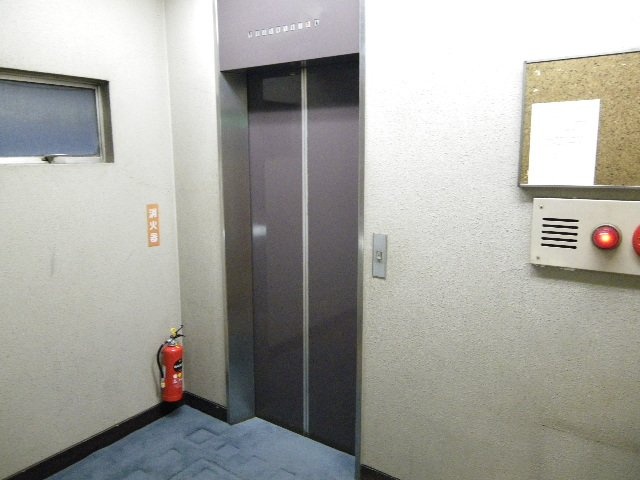 ツカコシビル エレベーター