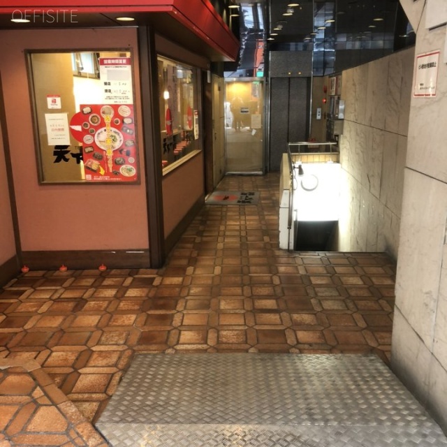 ヤブタビル エントランス