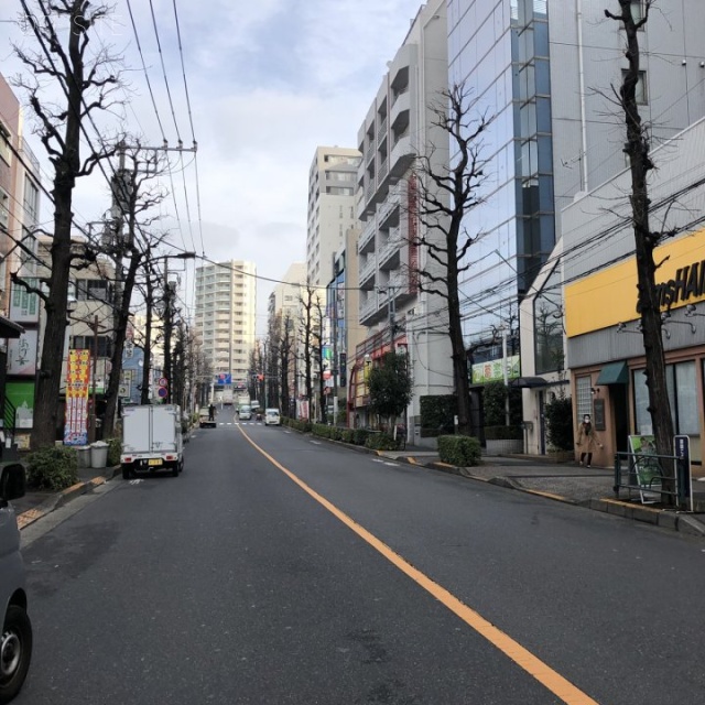 パークコートプレイス ビル前面道路