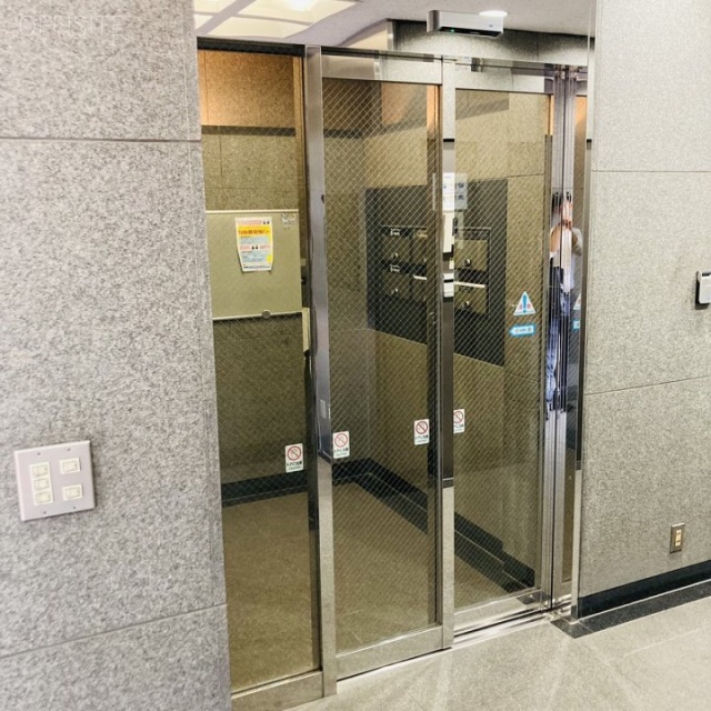 銀座石井ビル エントランス