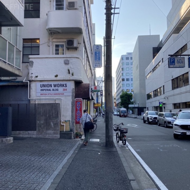 メットライフ山下町ビル ビル前面道路