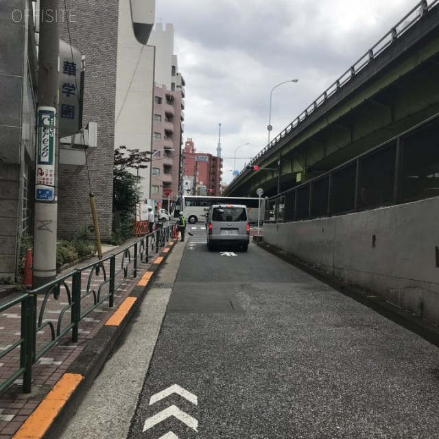 イセ食品ビル ビル前面道路