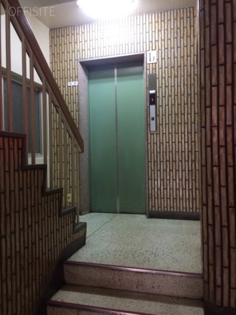 進盛ビル エレベーター