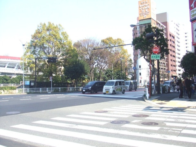 関内南口ビル ビル前面道路