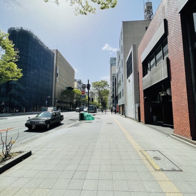 ネオハイツ勾当台ビル 前面歩道