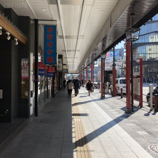 浅草ARM(雷門)ビル 前面歩道