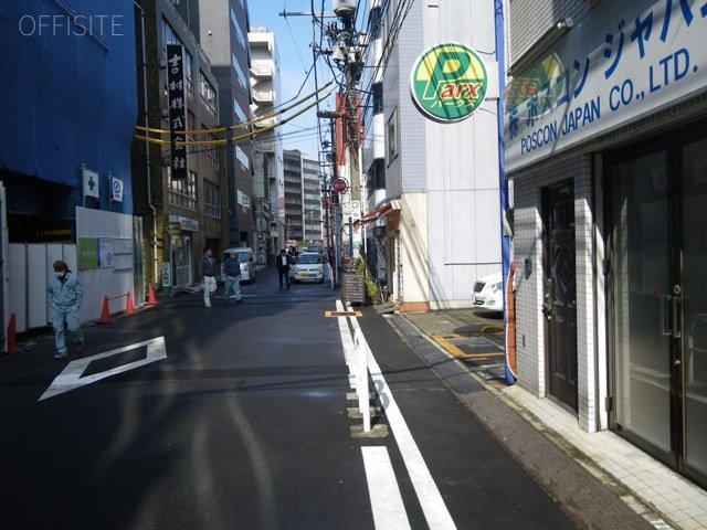 イイヅカビル ビル前面道路