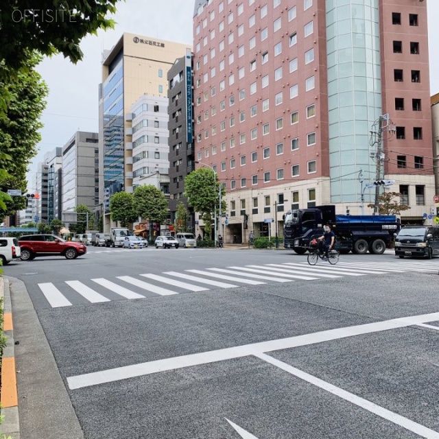 新川むさしやビル 前面は永代通り