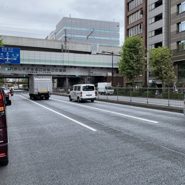 マリアナ神田須田町 ビル前面道路