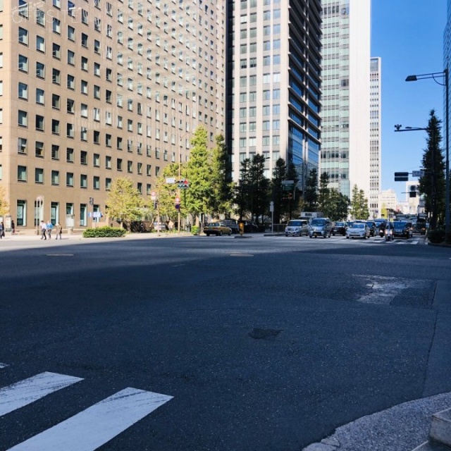 三井住友銀行本店ビルディング ビル前面道路