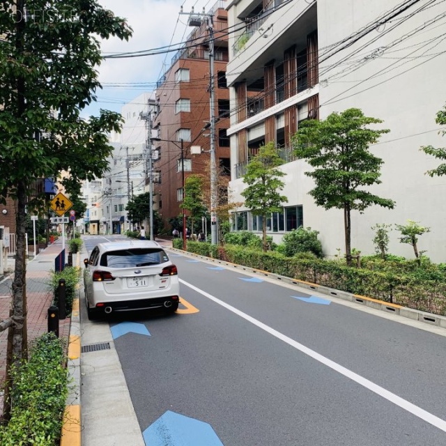 秋元ビル　ビル前面道路