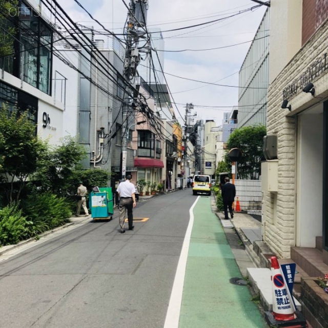 進藤ビル ビル前面道路