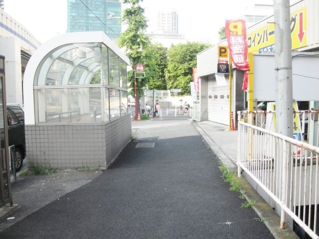 CMビル ビル前面道路