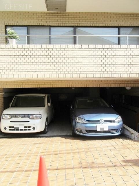 シュロス麻布 駐車場