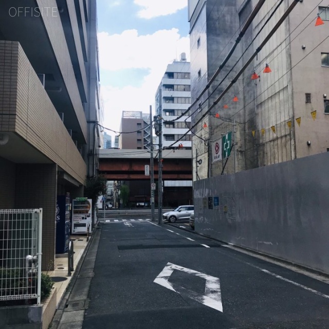 EDIT日本橋 ビル前面道路