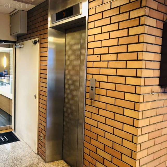 成田屋ビル エレベーター