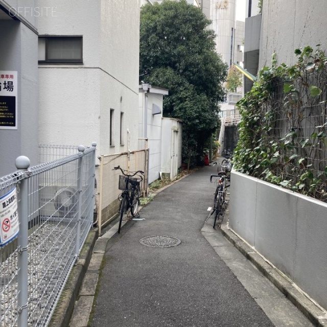 南青山第2シティビル 背面道路