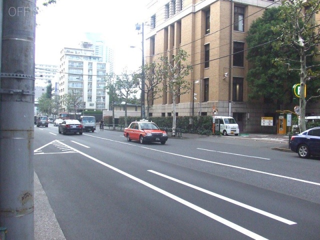 飯倉ヒルズ ビル前面道路