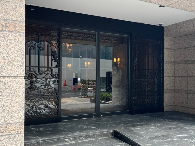 M Crest エントランス