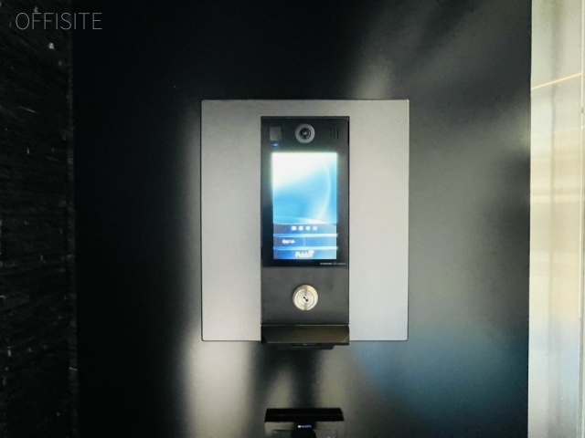 アップルーヴメントビル　エントランス