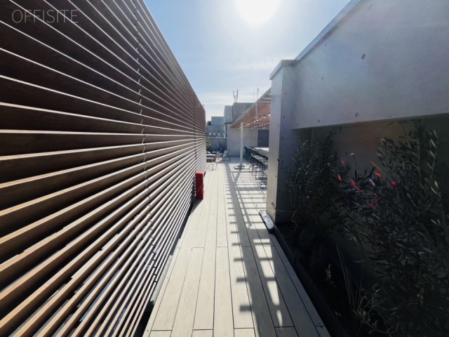 BIASTA JIMBOCHO　屋上ラウンジ