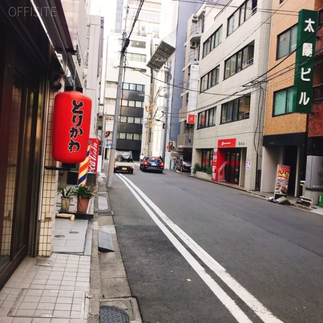 三崎町三上ビル ビル前面道路