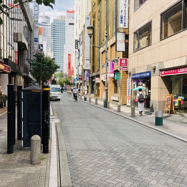 赤坂クインビル ビル前面道路