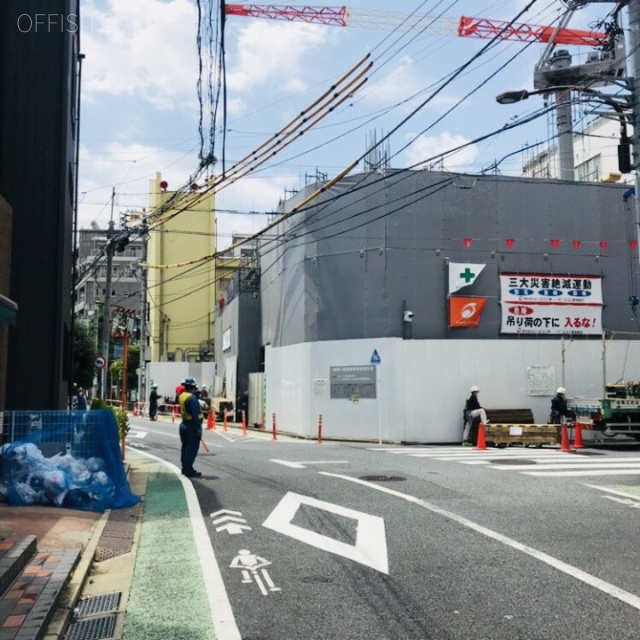 アゼリアビル ビル前面道路