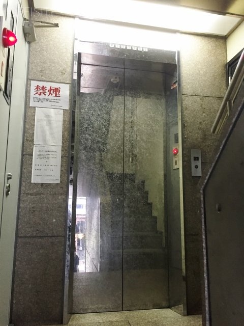 MCDビル エレベーター