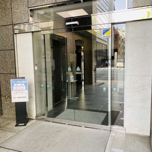 内神田東誠ビル 9階 40.60坪　オフィスビル出入口