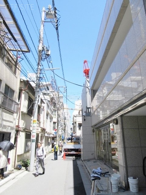 敬誠秋葉原ビル ビル前面道路