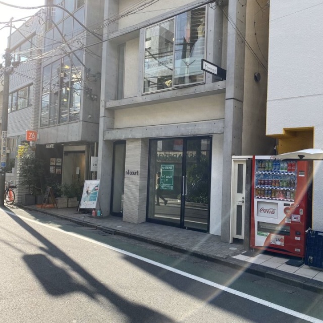 n-1 court 外観
