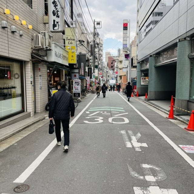 高円寺リリエンハイム ビル前面道路