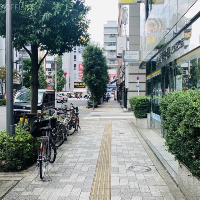 神田石川ビル ビル前面道路