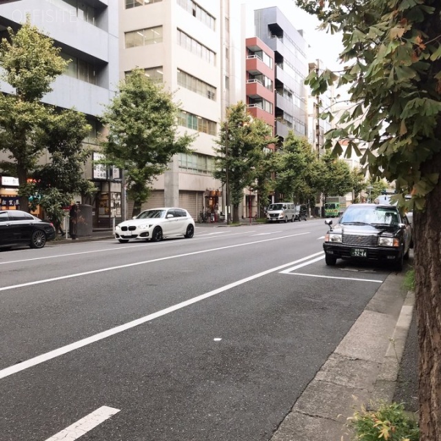 スズトミビル ビル前面道路