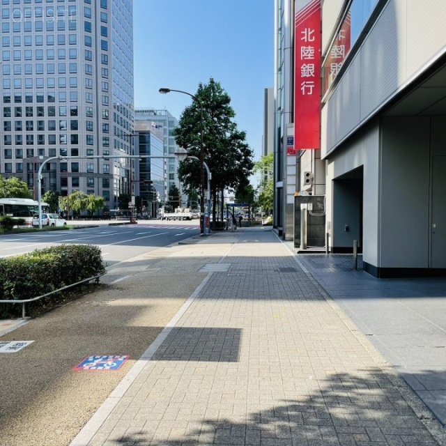 錦中央ビル 前面歩道