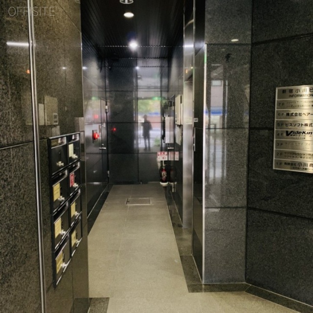 新宿小川ビル エレベーターエントランス