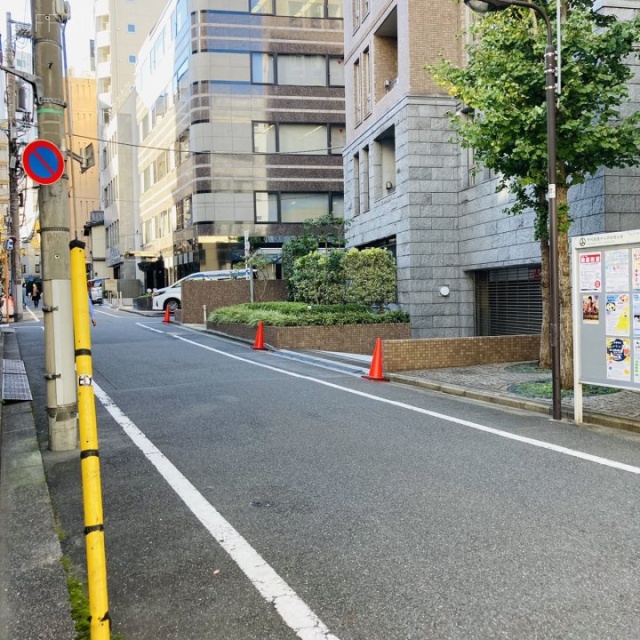 マニュライフプレイス九段南 ビル前面道路