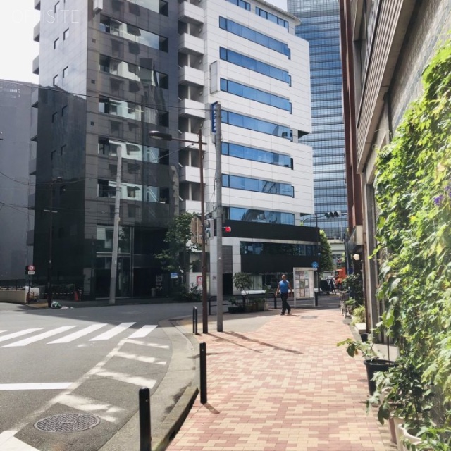 平沢ビル ビル前面道路
