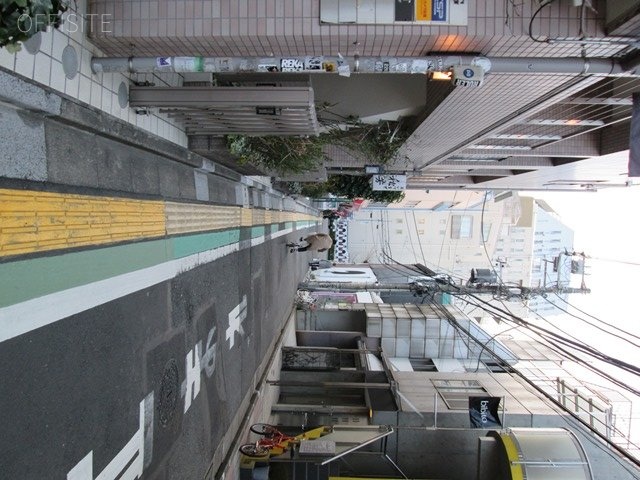 Uビル ビル前面道路
