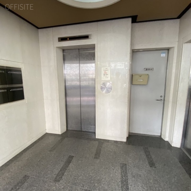 丸石新橋ビル エントランス