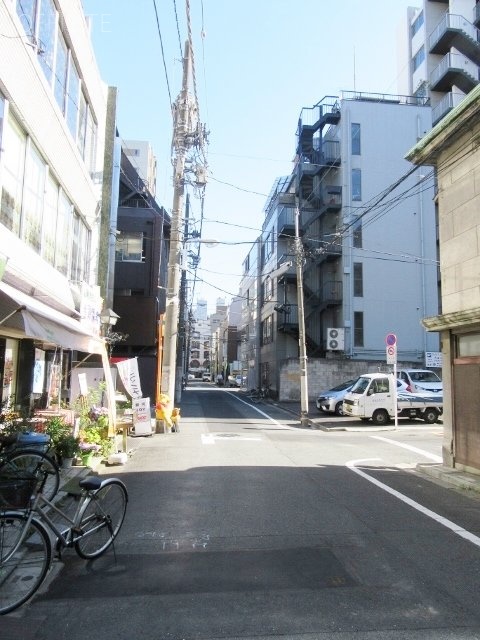杉野ビル ビル前面道路