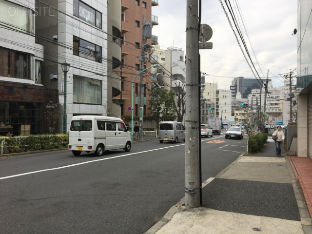 パークレーン　ビル前面道路