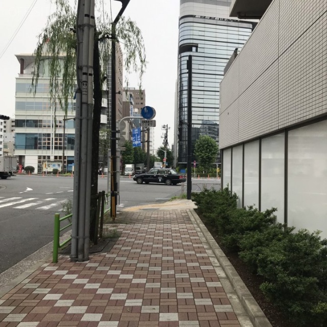 レジディア日本橋馬喰町Ⅱ ビル前面道路