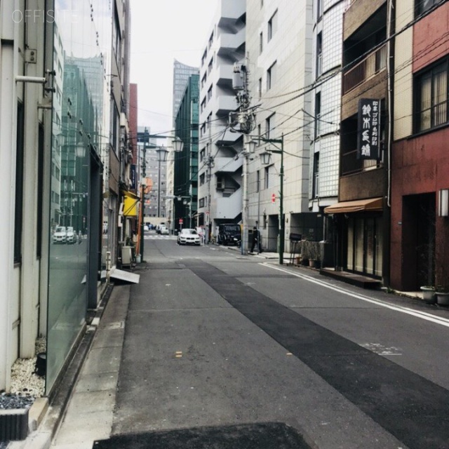 グランパセオ八丁堀 ビル前面道路