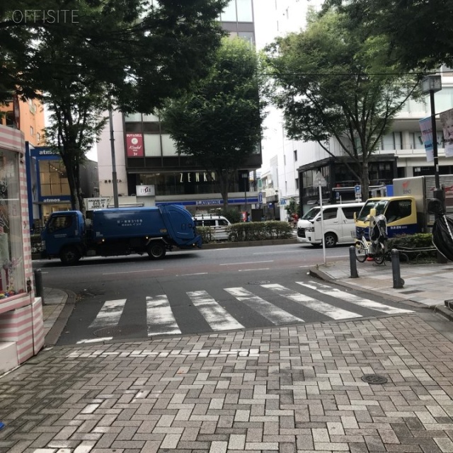 ミナガワビル ビル前面道路